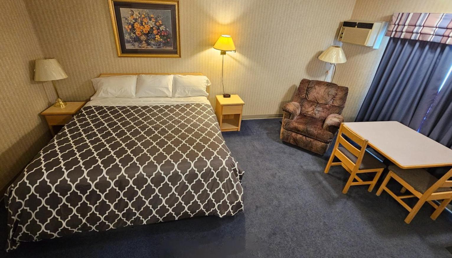 Perfect Inns & Suites Weyburn Экстерьер фото